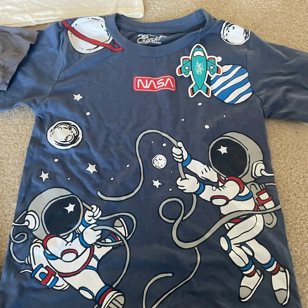 NWT Bundle of 5 kid size 6-7 tops. Marvel, old navy‎ etc
